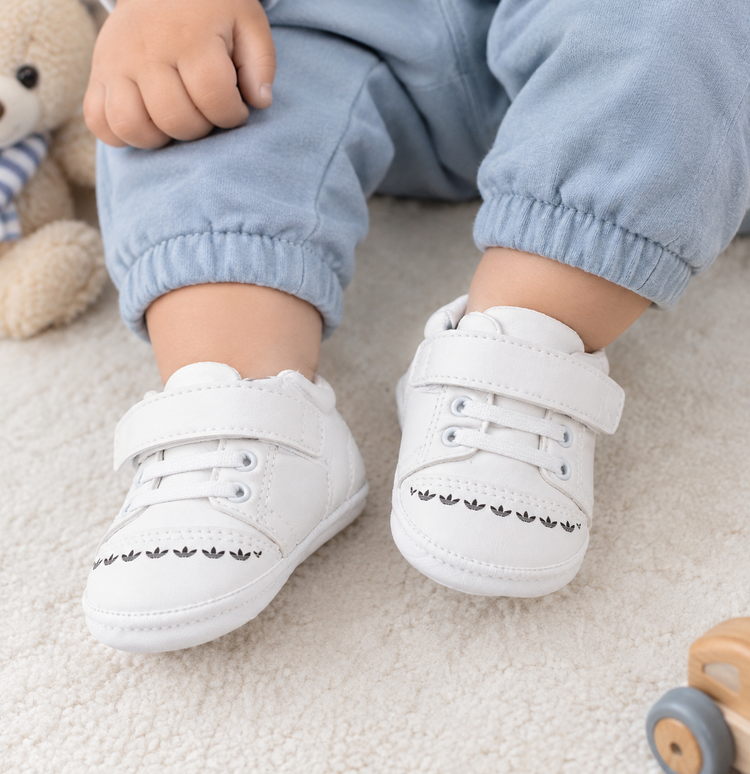 پاپوش کتونی نوزادی طرح adidas